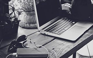 LOL精彩回放-广东男篮啦啦队更新社媒，分享赛场舞蹈日常